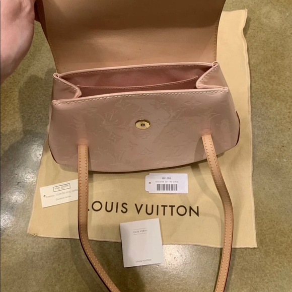 Louis Vuitton - Picture 4 of 8